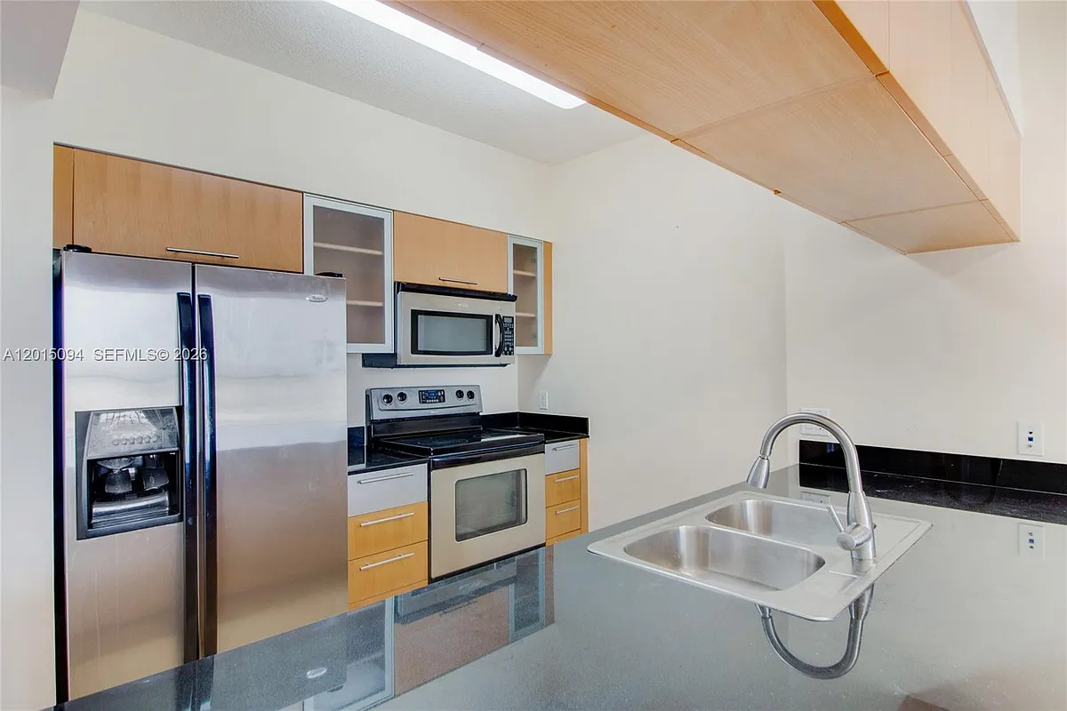 Building Photo - 1750 N Bayshore Dr #3111