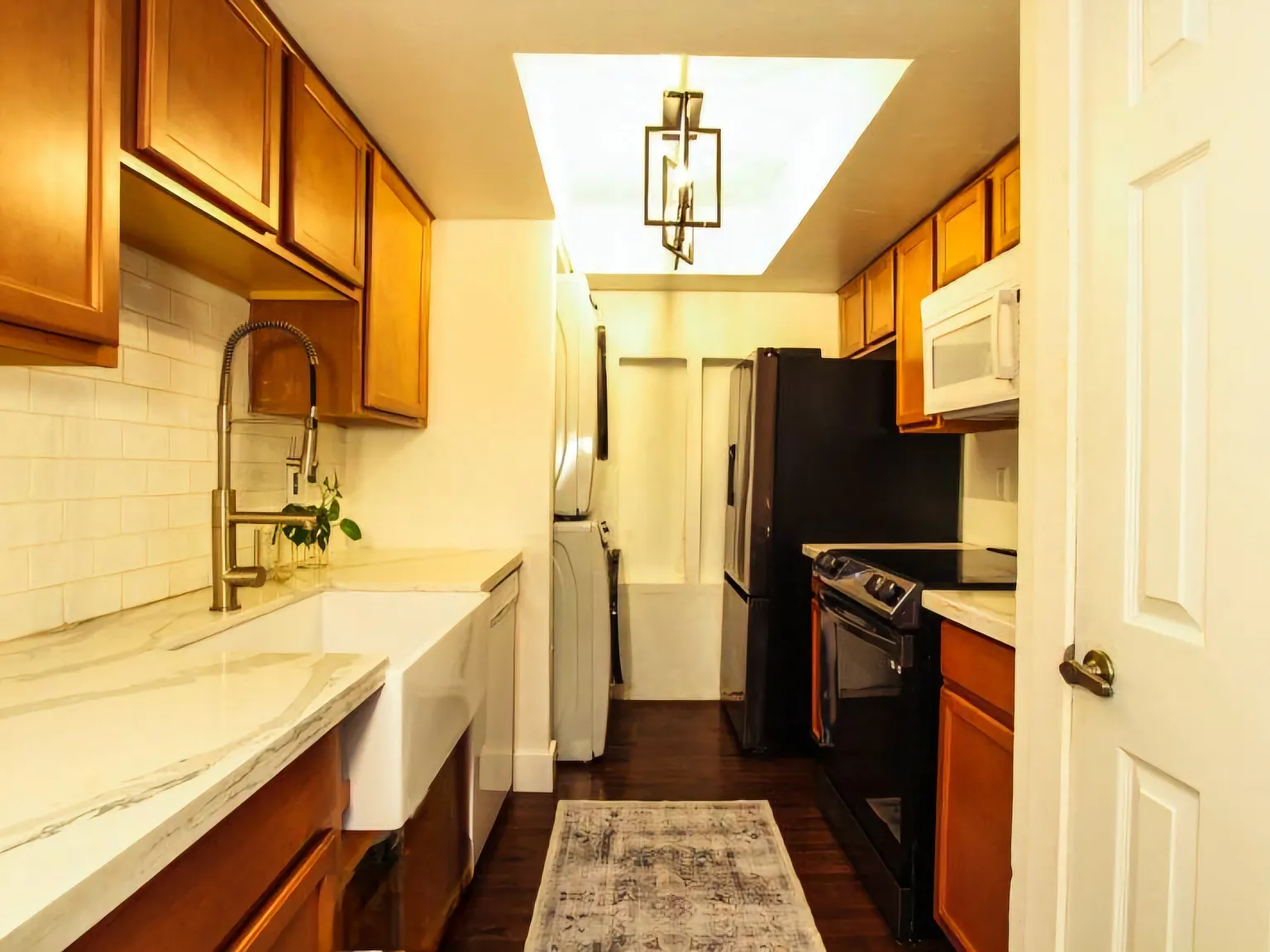 2 bed, 900 sqft, $1,400 — Photo 4