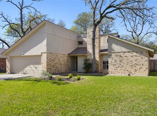 3204 Heatherwood Dr, Bryan, TX 77801