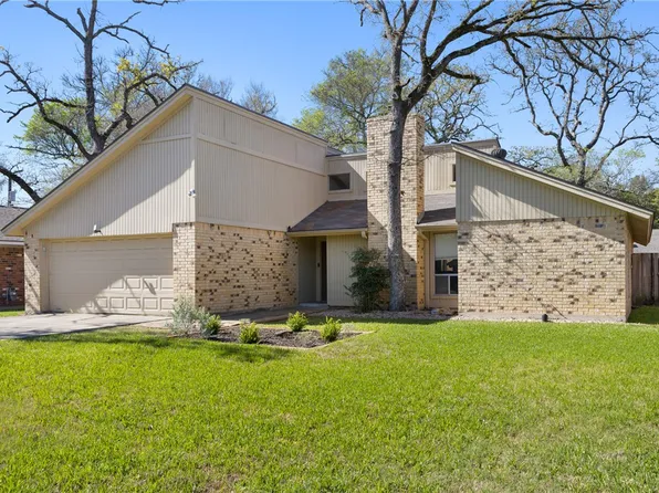 3204 Heatherwood Dr, Bryan, TX 77801