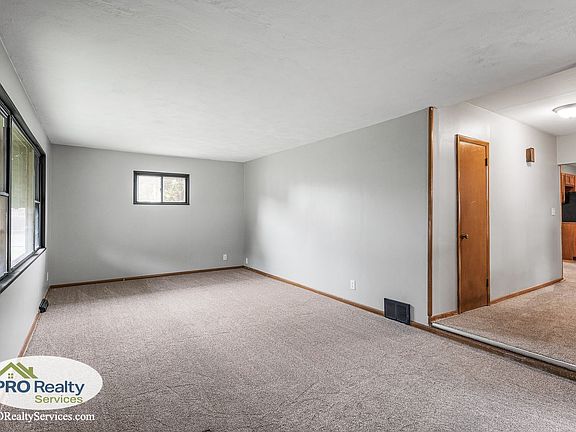 5th image of 4242 Zane Ave N