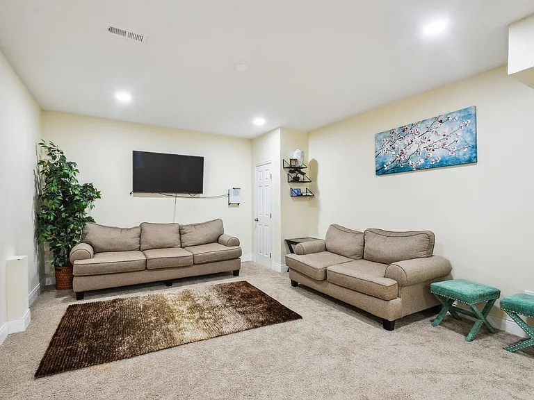 8910 Azalea Ct — Photo 8