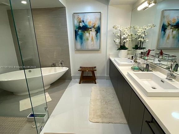4th image of 300 Sunny Isles Blvd #4-1506
