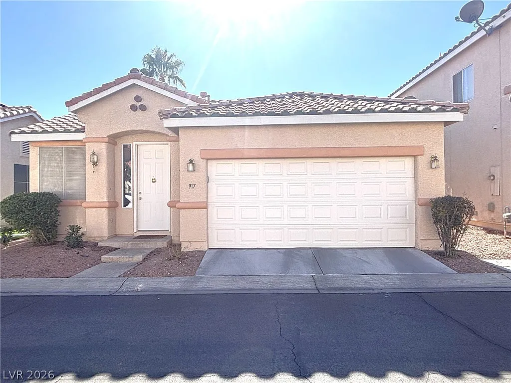 2 bed, 2.0 bath, 936 sqft, $1,700 — Photo 1