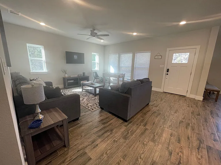 1220 Diamondhead Dr — Photo 3