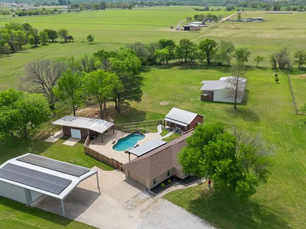 9898 Vail Eton Dr, Pilot Point, TX 76258