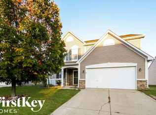 1403 Round Lake Rd, Greenwood, IN 46143