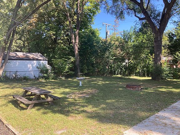 5th image of 23460 Rosewood Ave