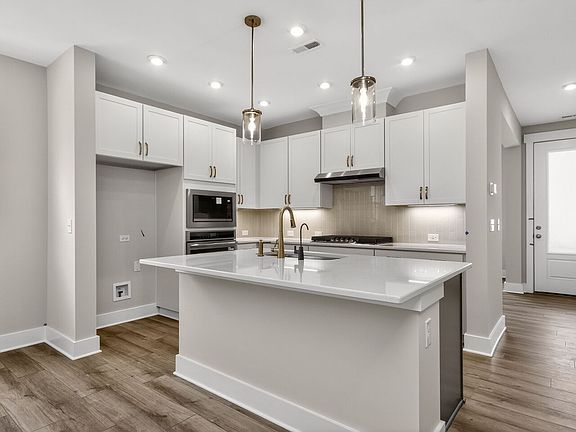 4th image of 7 Tallgrass Rd