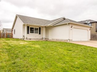 727 Blue Jay Loop, Creswell, OR 97426