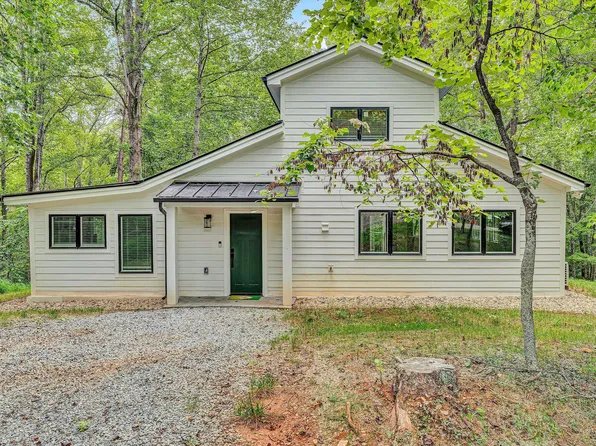 295 Wysong Mill Cir, Hardy, VA 24101