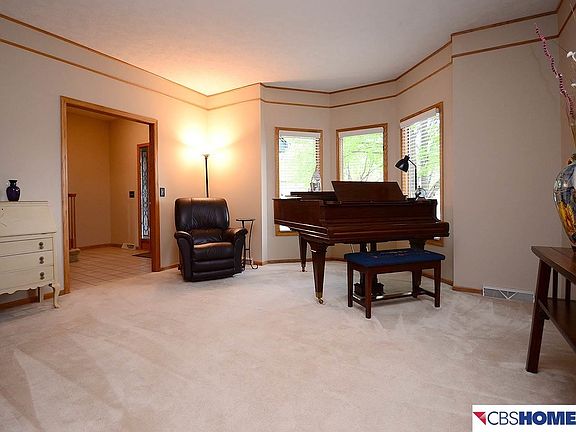 5th image of 422 S 160th St