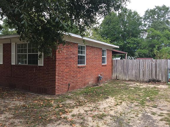 Right side yard and privacy fench