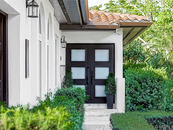 5th image of 701 Madeira Ave