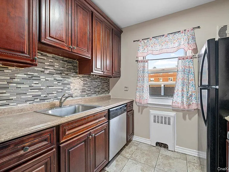 87-37 Marengo St #1 — Photo 9