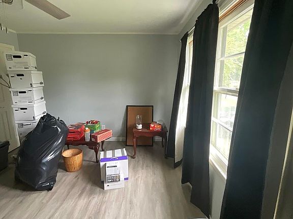 2nd image of 2413 Parkwood Dr