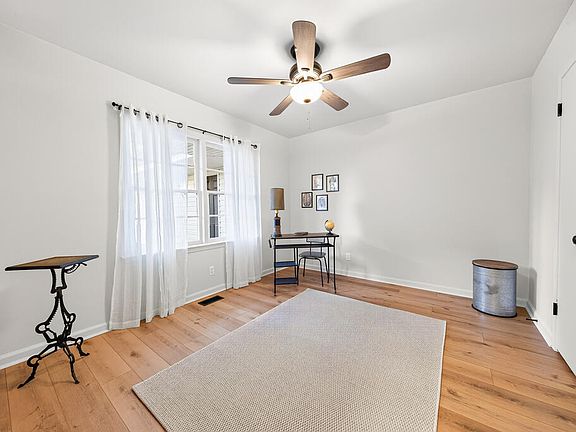 4th image of 4903 Boyd Dr