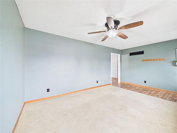 3rd image of 611 Short St