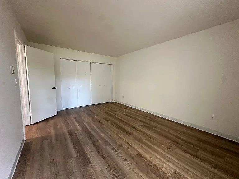University Park Apartments near Cornell University — Photo 349