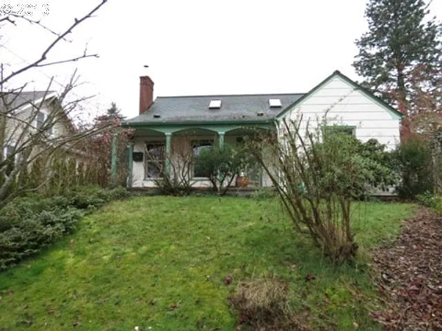 770 W 19th Ave photo 1