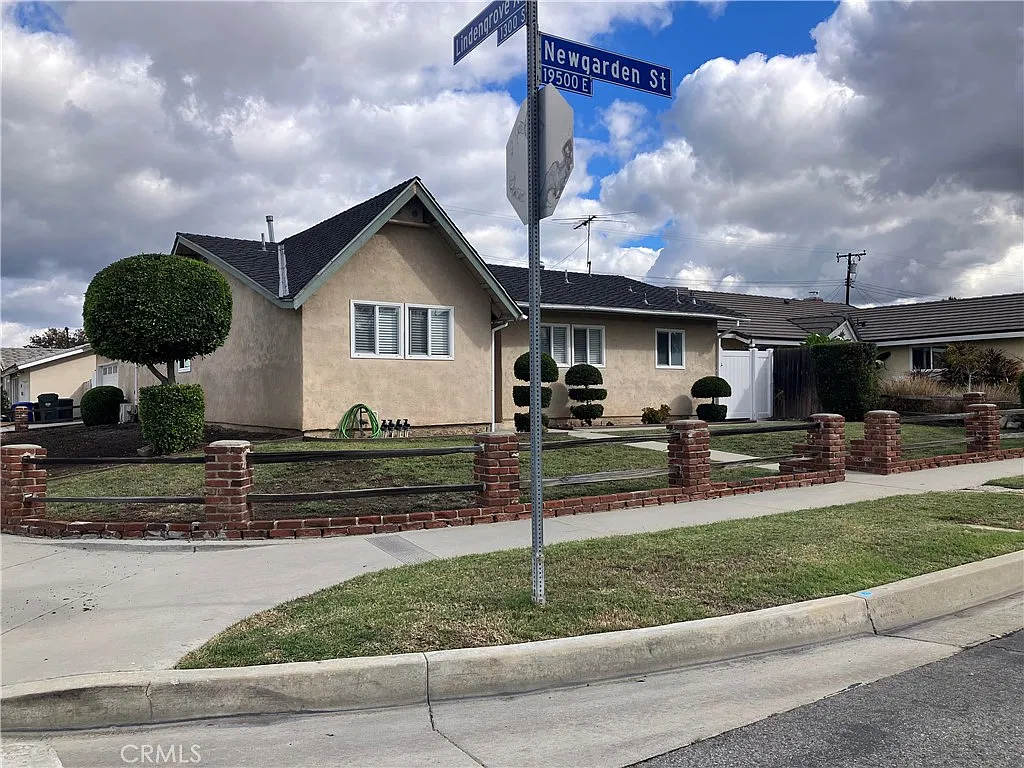 3 bed, 1065 sqft, $2,800 — Photo 2