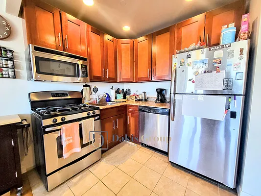 Rented by Dakis Group LLC | media 16