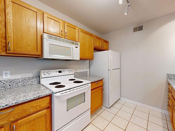 5th image of 2740 S Knightsbridge Cir