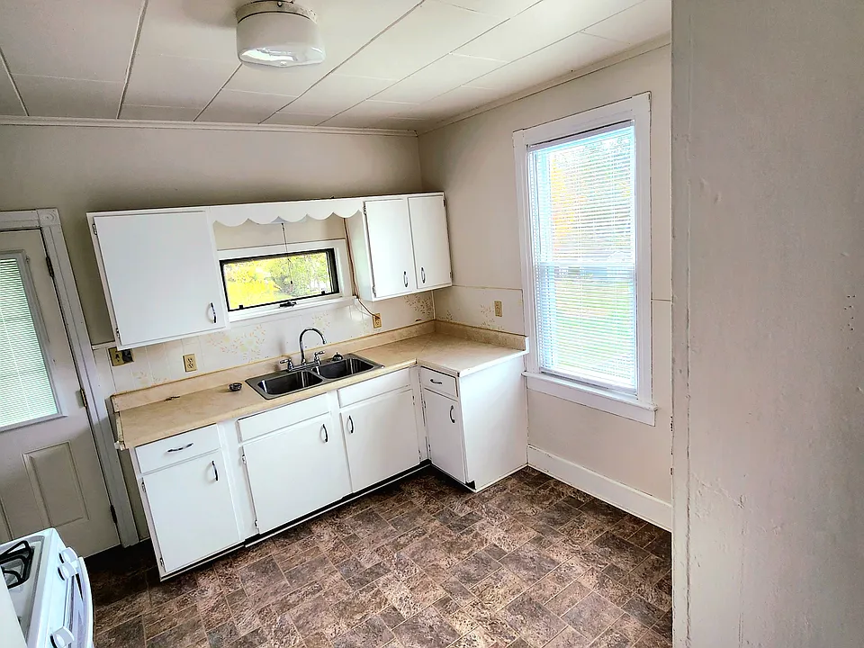 32 Milford St #2