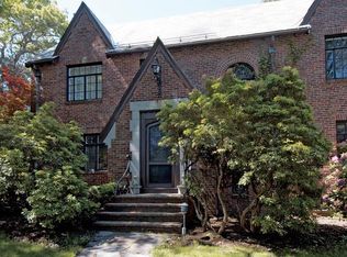 376 Newton St, Brookline, MA 02467