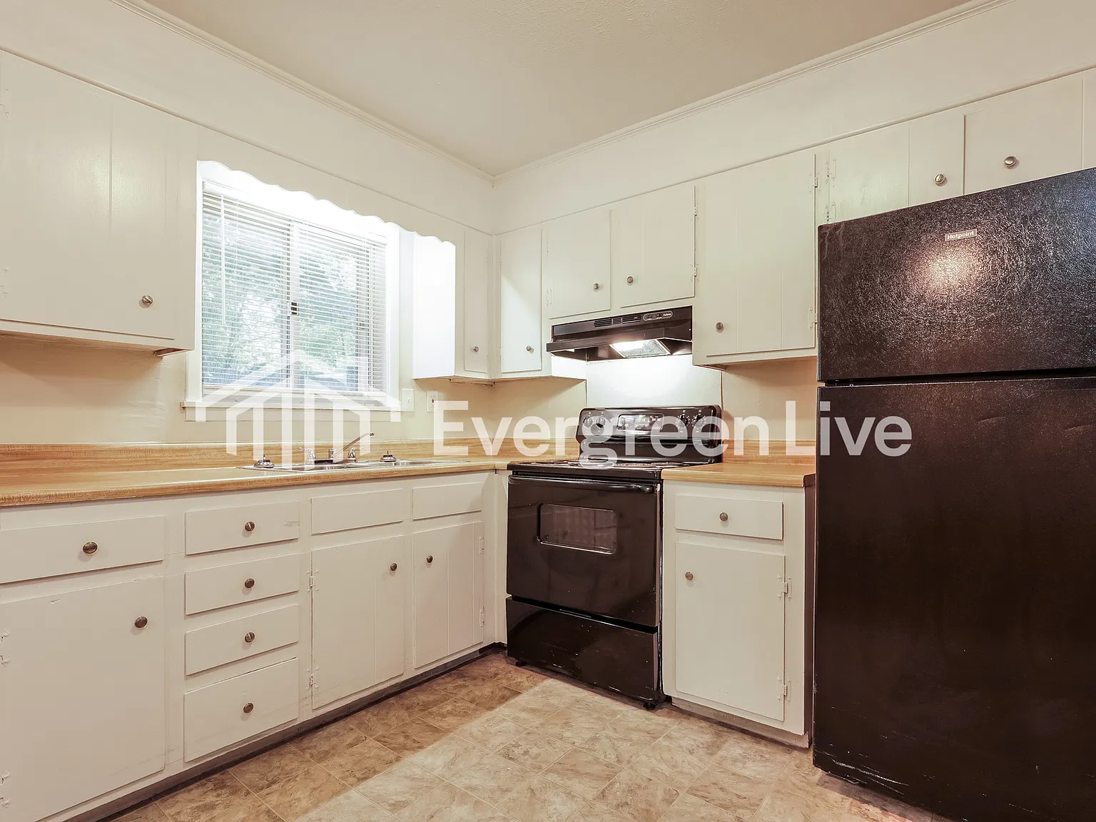 3 bed, 2.0 bath, 1482 sqft, $1,345 — Photo 3