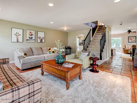 3rd image of 226 Teasdale Pl