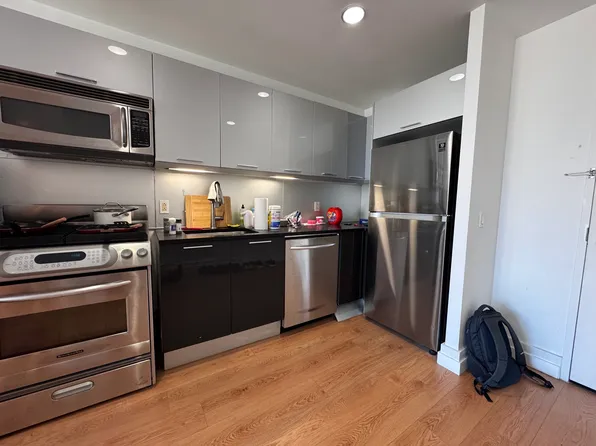 350 West 42nd Street image 2 of 13