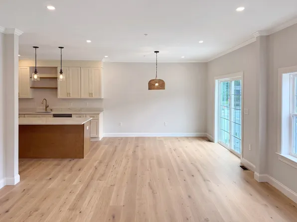 3 Whitman Cir #3, Bellingham, MA 02019