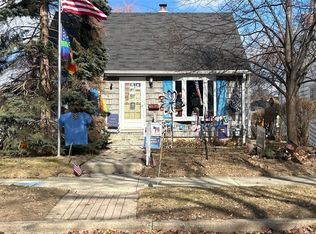9012 W Metcalf Pl, Milwaukee, WI 53222