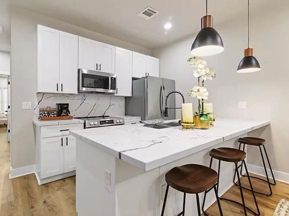 4th image of 2406 Truxillo St #B