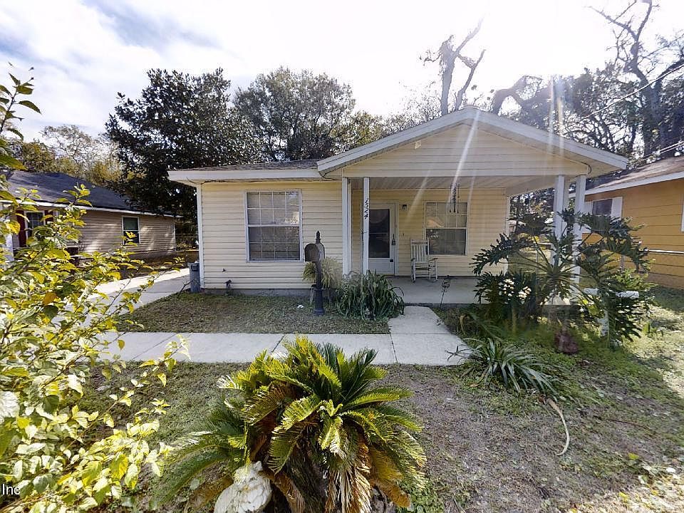 1st image of 1524 W 3RD Street