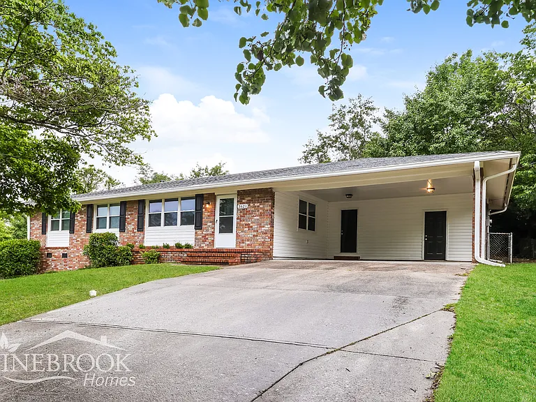 3621 Lexington Dr — Photo 2