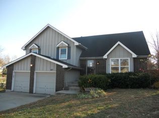 617 Piatt Ln, Olathe, KS 66061