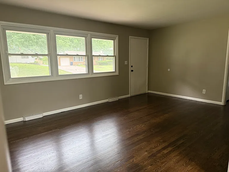 5546 N Woodland Ave — Photo 9