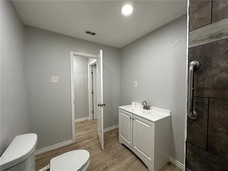 1202 Main Dr — Photo 20