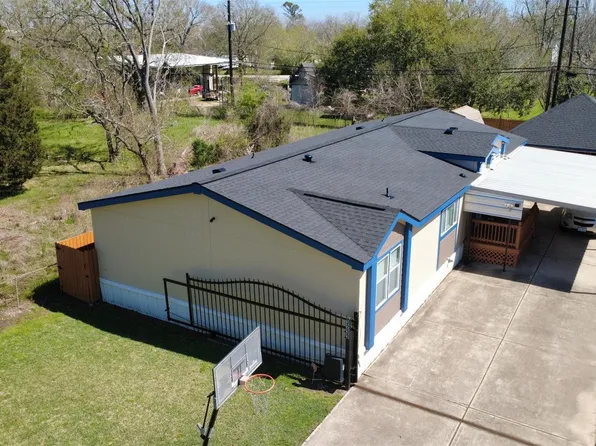 3233 Clarksville St, La Porte, TX 77571