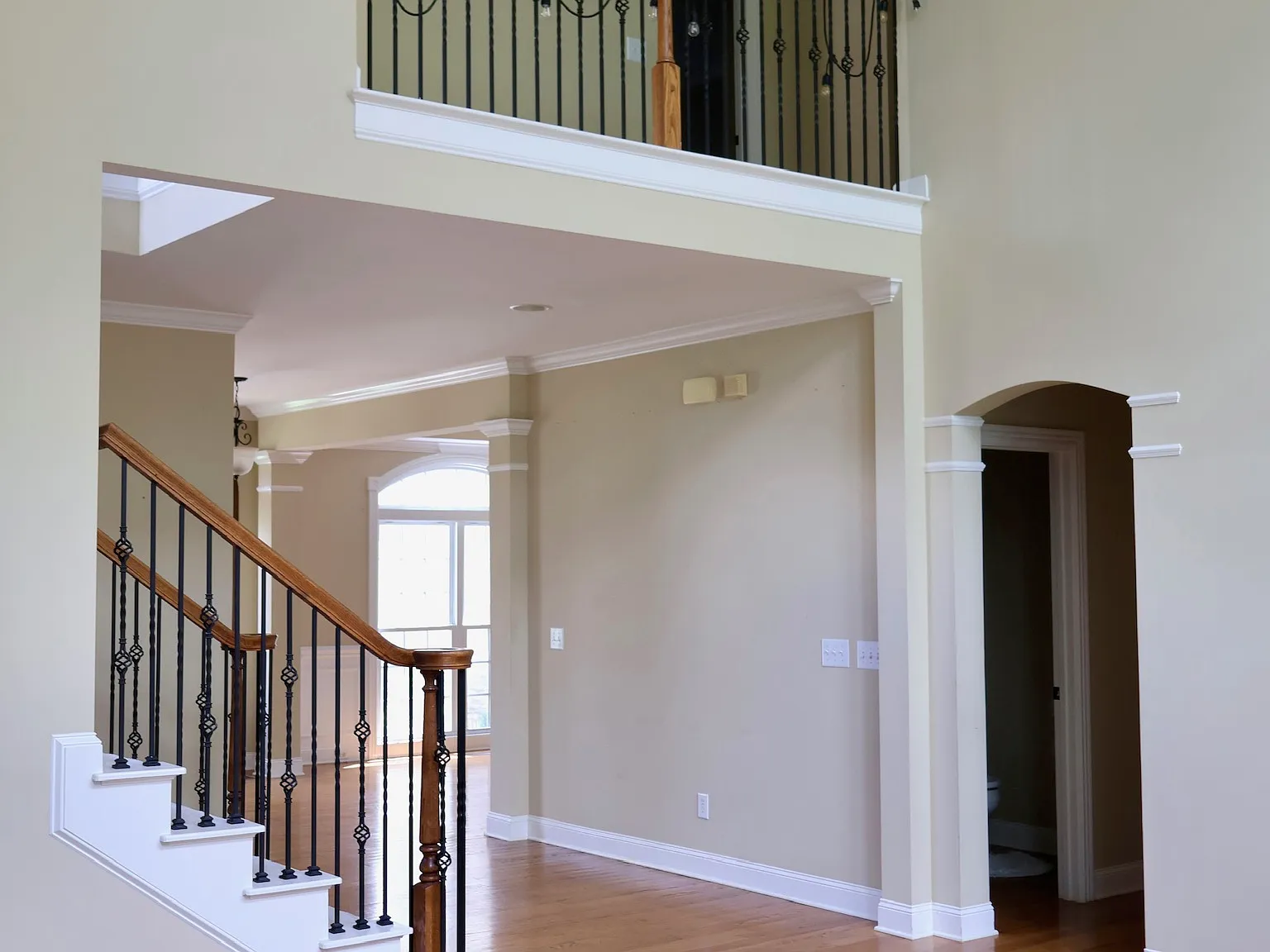 7 bed, 5936 sqft, $6,200 — Photo 3