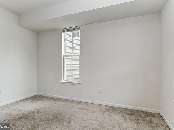 5th image of 527 White Oak Dr