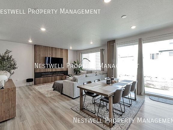 2nd image of 2561 N Geranium Dr