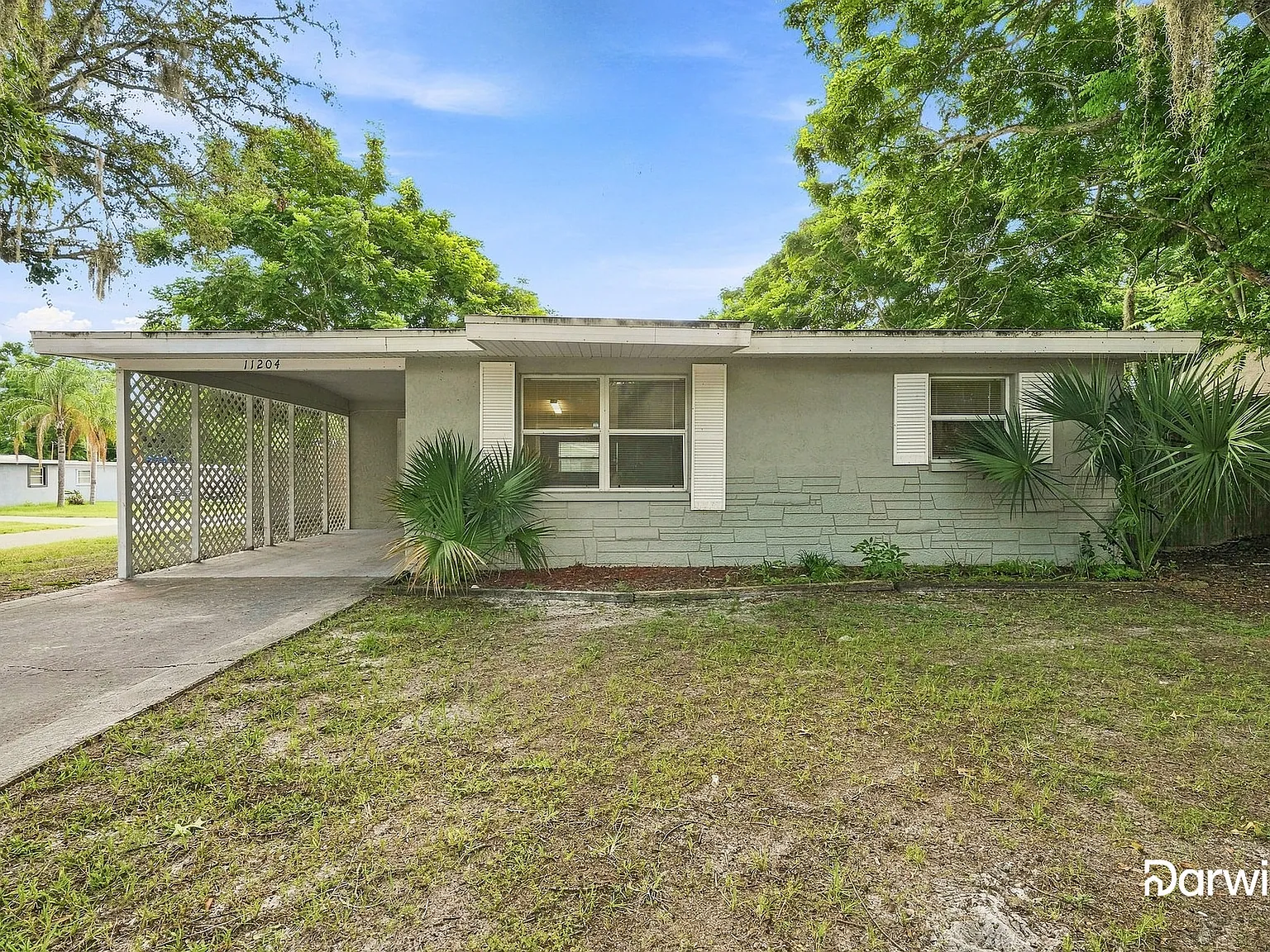 3 bed, 1.0 bath, 904 sqft, $1,570 — Photo 1