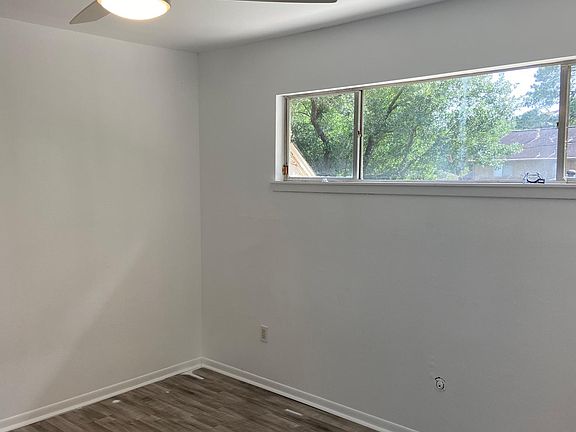 3rd image of 15603 Grovespring Dr