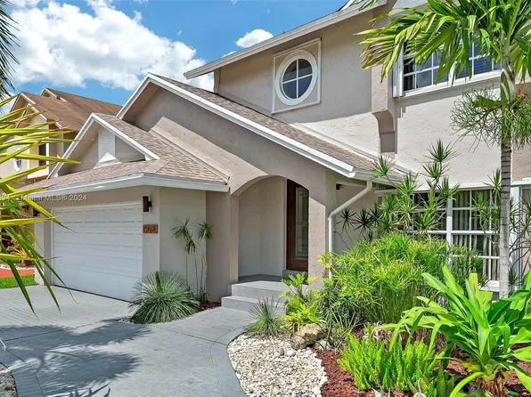 19018 NW 77th Pl, Hialeah, FL 33015