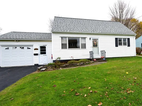 13 Cedar Ln, New York Mills, NY 13417