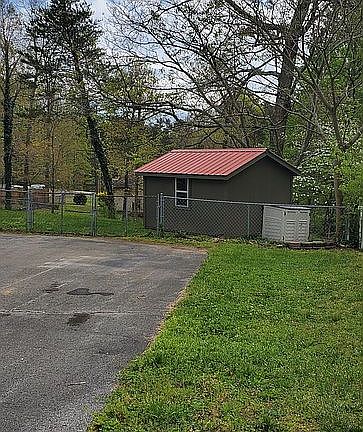 Storage or He/She shed