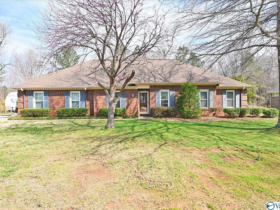 1st image of 138 Lovvorn Ln